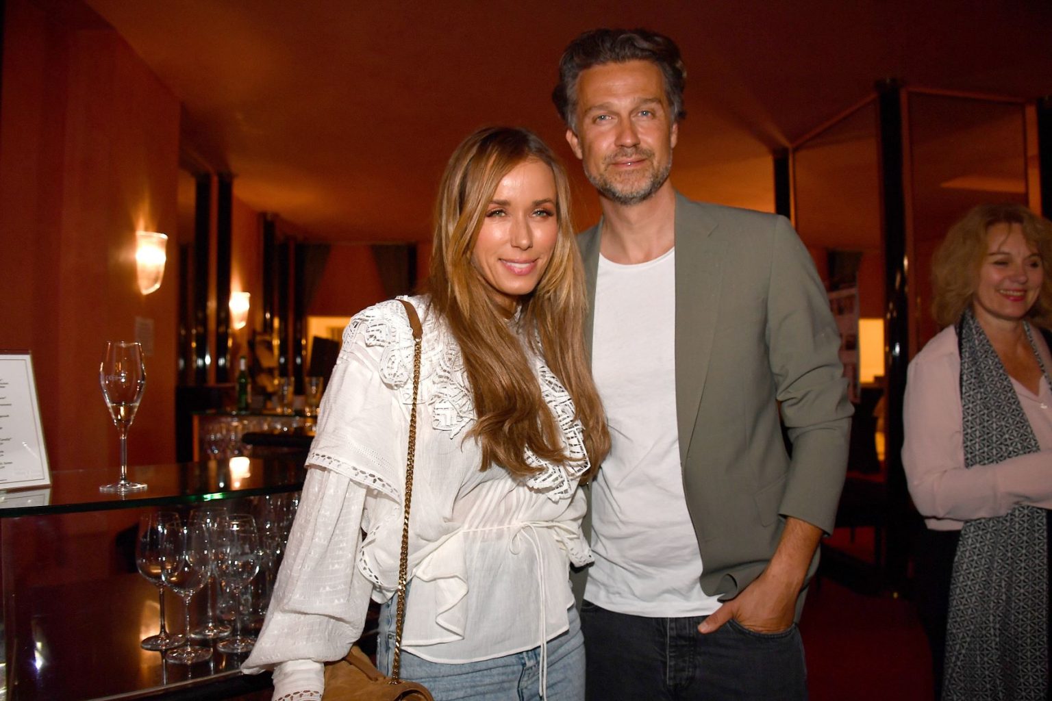 Annemarie Carpendale: Ihr Ehemann fotografiert heimlich ihren halbnackten Po