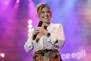 Beatrice Egli: Schlagerstar wechselt Outfit vor laufender Kamera