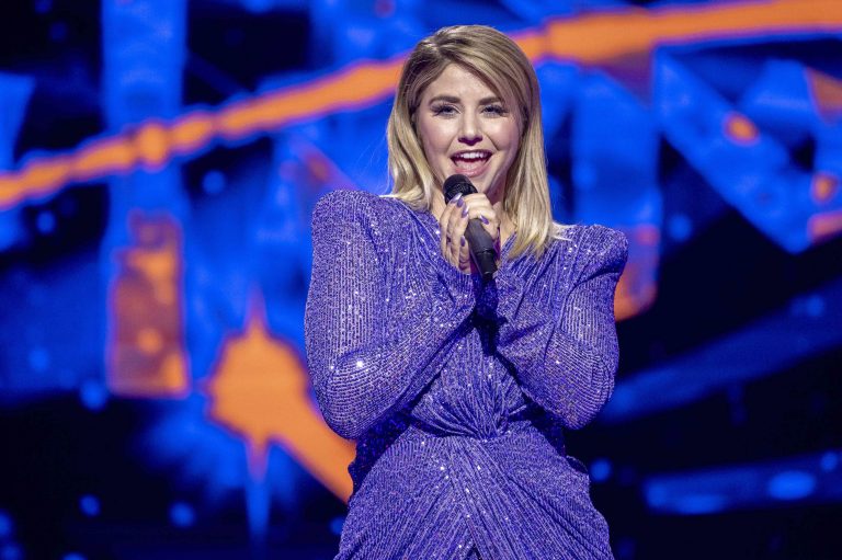 Beatrice Egli: „Highlight in der Schweiz“ In verführerischen Engelslocken und knackigem Outfit!