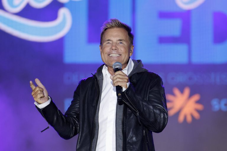 Dieter Bohlen: Pop-Titan filmt seine Freundin Carina bei einer sexy Bade-Show