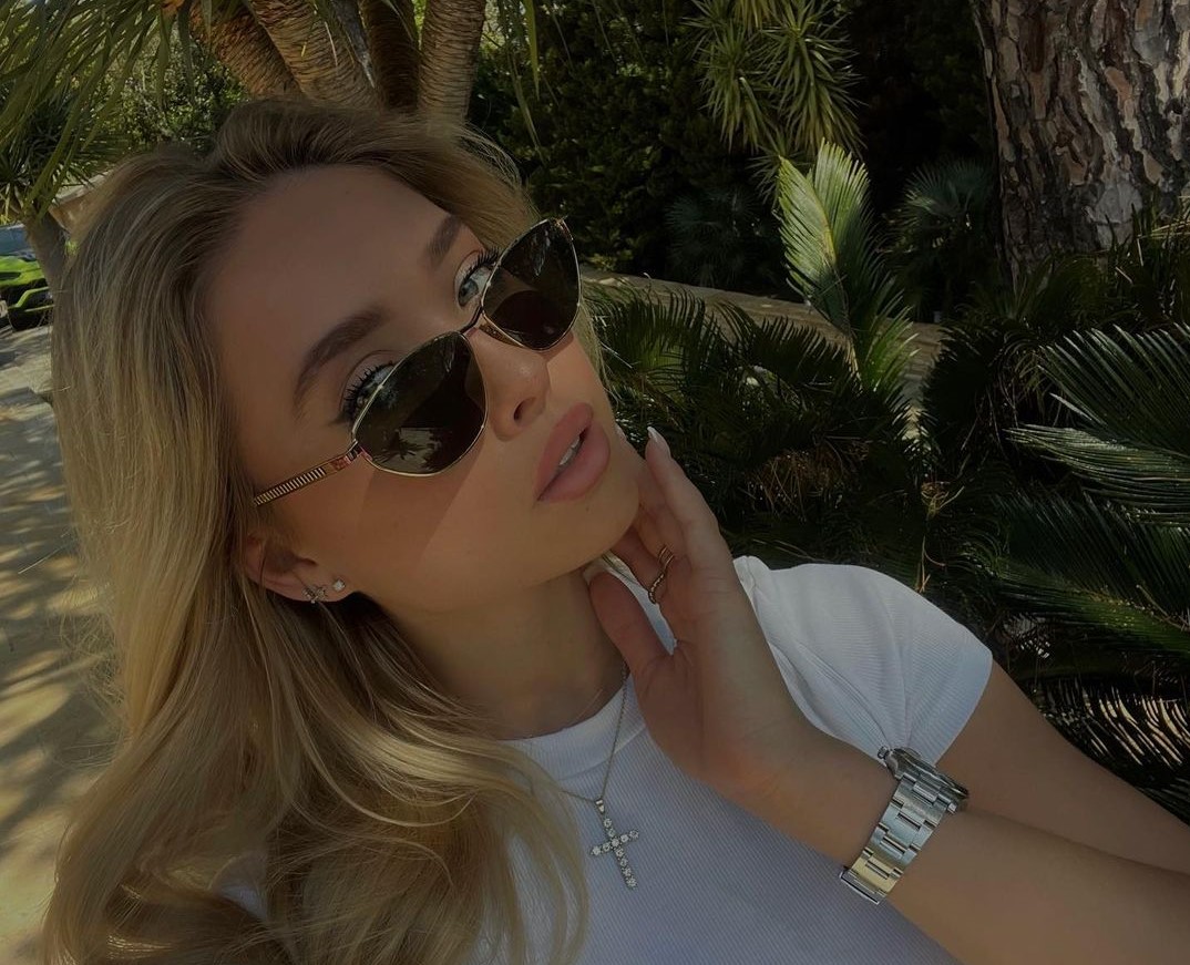 Extrem heiß: Shania Geiss posiert im knappen Bikini vor der Kamera