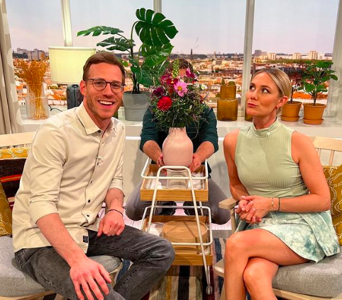 Sat.1-“Frühstücksfernsehen” Moderatorin hat Riesen Lachflash vor laufender Kamera!