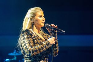 Emotionaler Moment: Beatrice Egli bricht auf der Bühne in Tränen aus