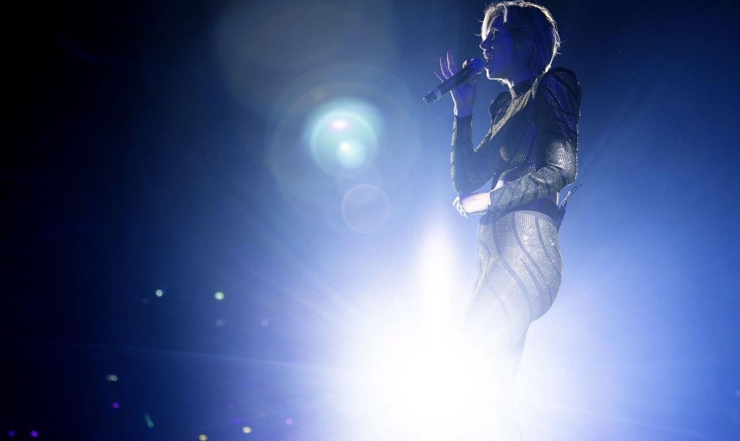 Sturz mit blutigem Ende: Schlagerstar verletzt sich bei Dreharbeiten