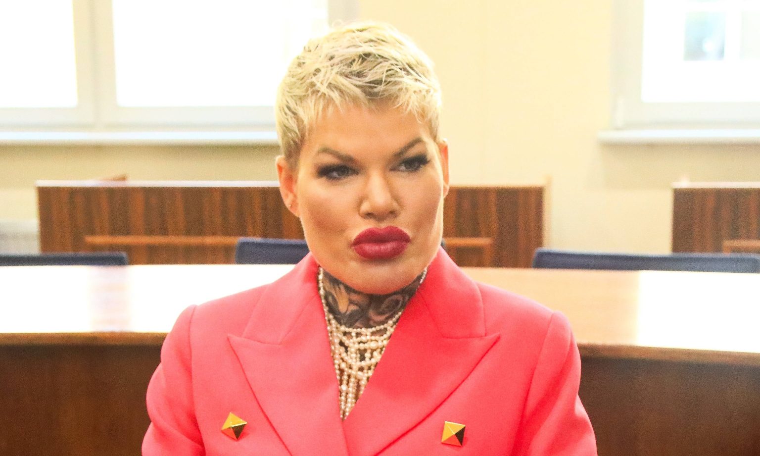 Melanie Müller behauptet: Gerichtsfotos sollen manipuliert sein – Fotoagentur reagiert