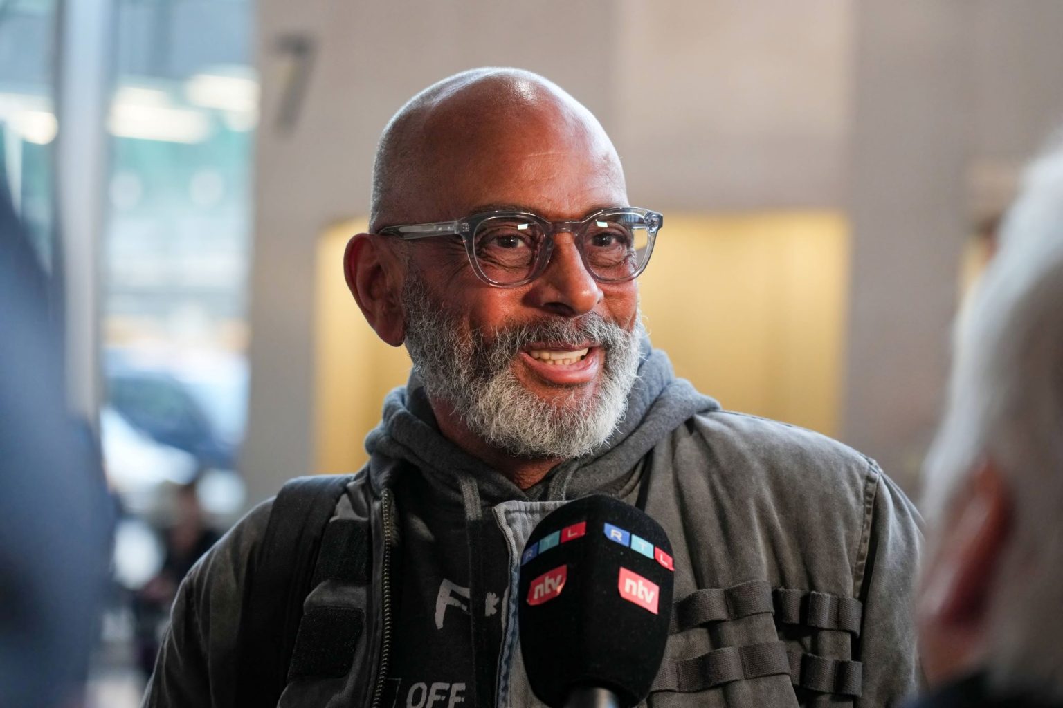 Pierre Sanoussi-Bliss heizt Gerüchte an – freizügiges Foto mit geheimnisvollem Begleiter