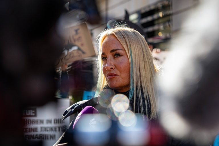 Total aufgelöst: Sarah Connor kämpft mit den Emotionen