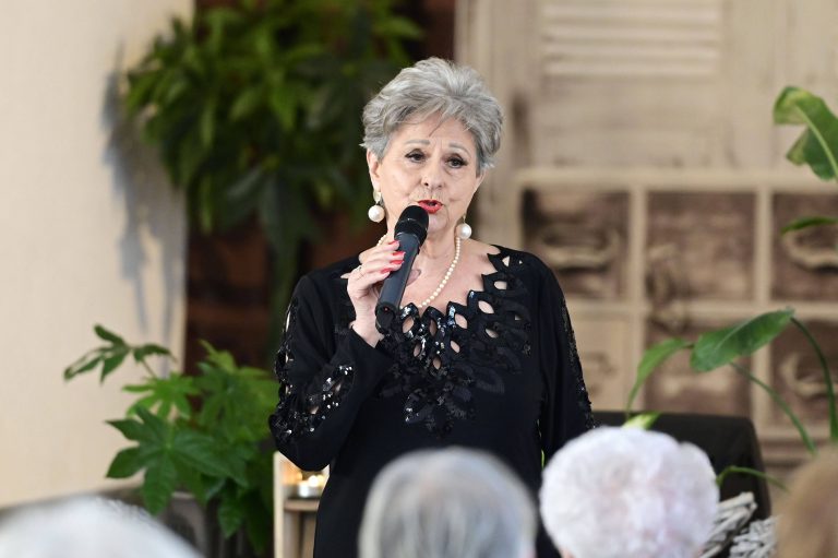 Schlager-Ikone Dagmar Frederic offenbart ihre Rente – und muss weiter auf der Bühne stehen