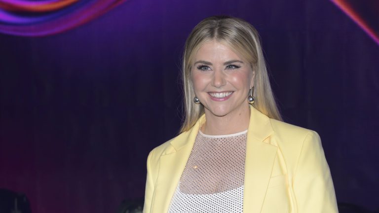 Beatrice Egli meldet sich bei ihren Fans: Ein Detail springt sofort ins Auge!