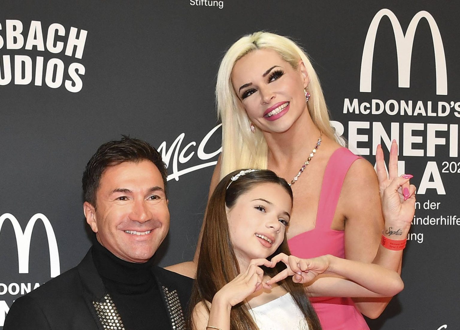 Kunstnägel mit 9? Daniela Katzenberger kontert Kritik wegen Tochter Sophia