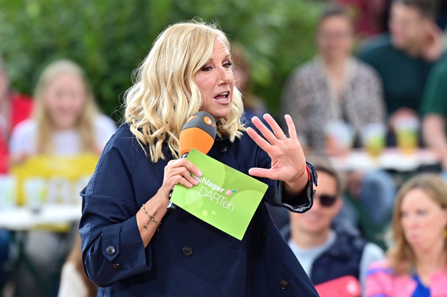 “Schmierentheater”:  Schlagerstars rechnen mit dem ZDFÔÇæ“Fernsehgarten” ab