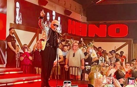 Heinos Bierkönig-Debüt: Micaela Schäfer bringt Senioren in Stimmung