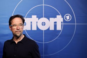 “Gute Reise”: “Tatort”-Star Jan Josef Liefers in tiefer Trauer