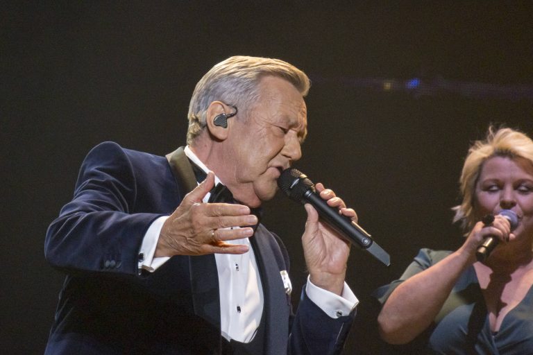 Zwischenfall auf der Bühne: Roland Kaiser muss Mega-Hit unterbrechen