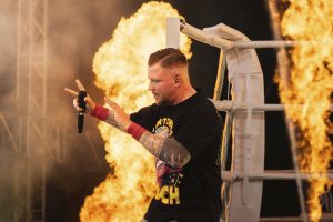 Heiße Küsse: Schlagersängerin knutscht auf der Bühne mit Star-Rapper herum