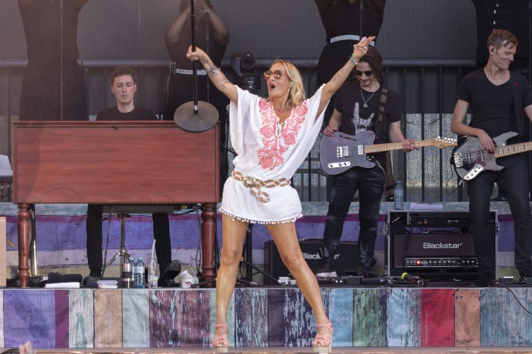 Mega-Hot: Sarah Connor verzaubert ihre Fans im knappen Mini-Look