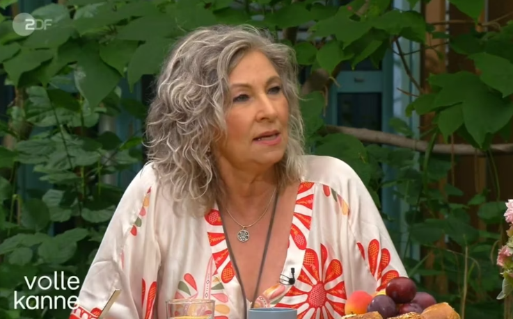 Claudia Jung berichtet von skurrilem Erlebnis: Fremder Mann lag im Hotelbett