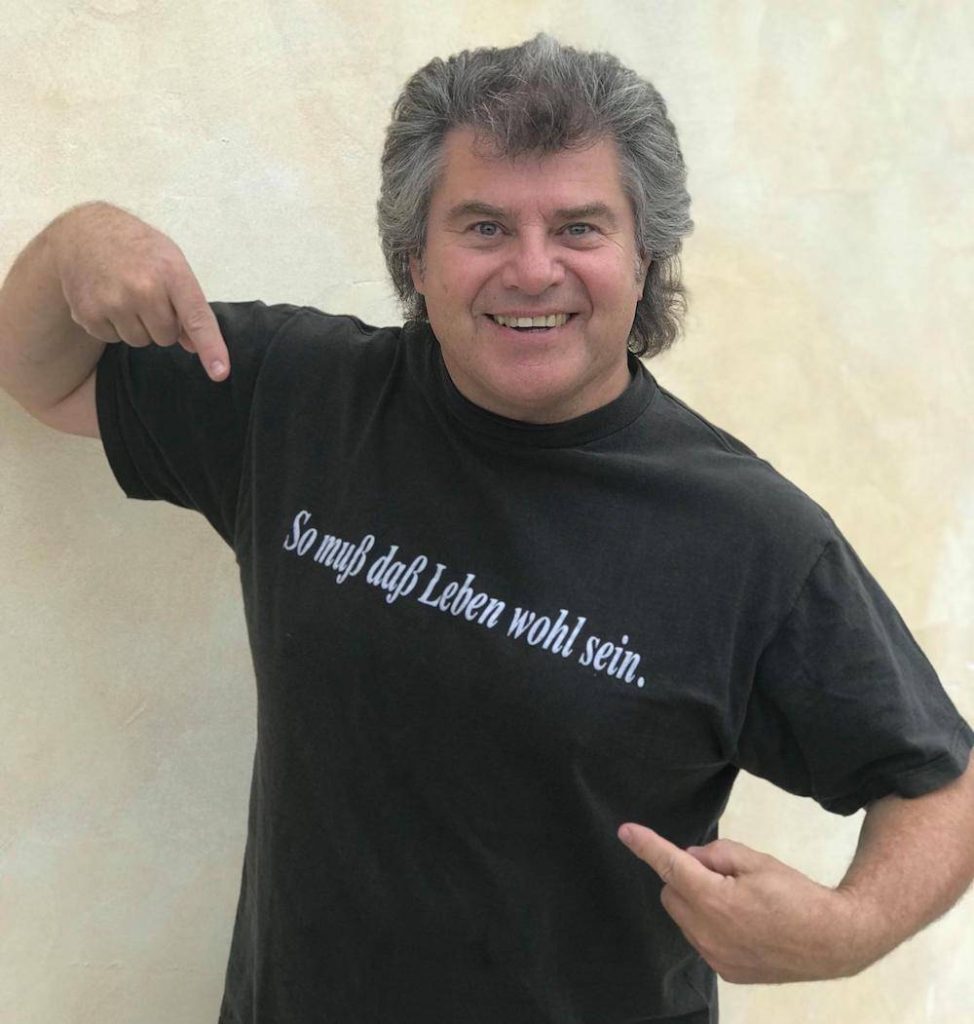 Andy Borg postete dieses Bild an seinem heutigen Geburtstag. Der Satz ist ein Auszug aus seinem Hit “Adios Amor”.