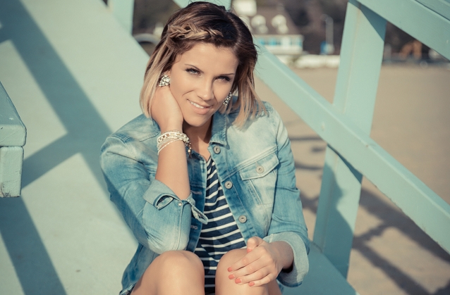 Im Interview erzählt Anna-Maria Zimmermann von ihrem neuen Album “himmelbLAu” und dem modernen Schlager.