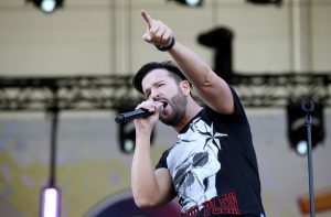 Michael Wendler präsentiert mit “Wir waren, wir sind, wir bleiben” eine echte Hymne.