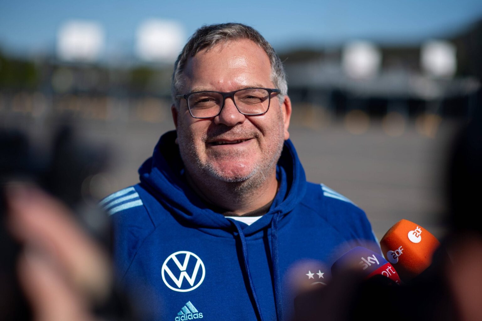 Elton will ins Dschungelcamp: Stefan Raab reagiert völlig unerwartet – seine Antwort sorgt für massiven Wirbel
