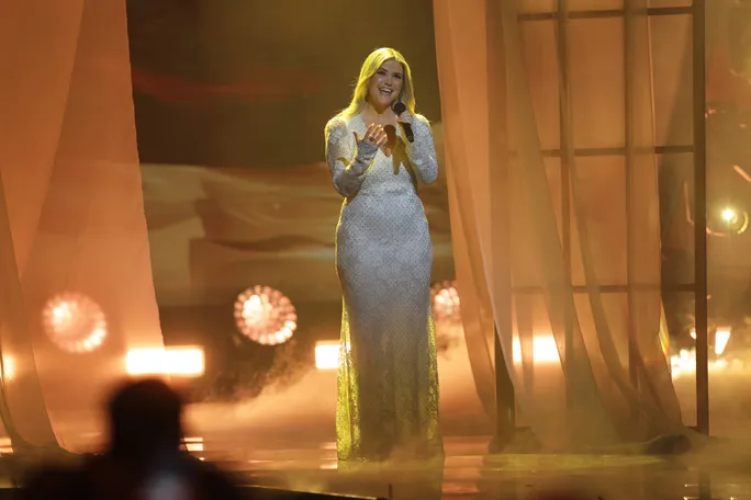 Uh la la: Beatrice Egli zeigt sich plötzlich oben ohne – Fans kommen aus dem Staunen nicht mehr heraus