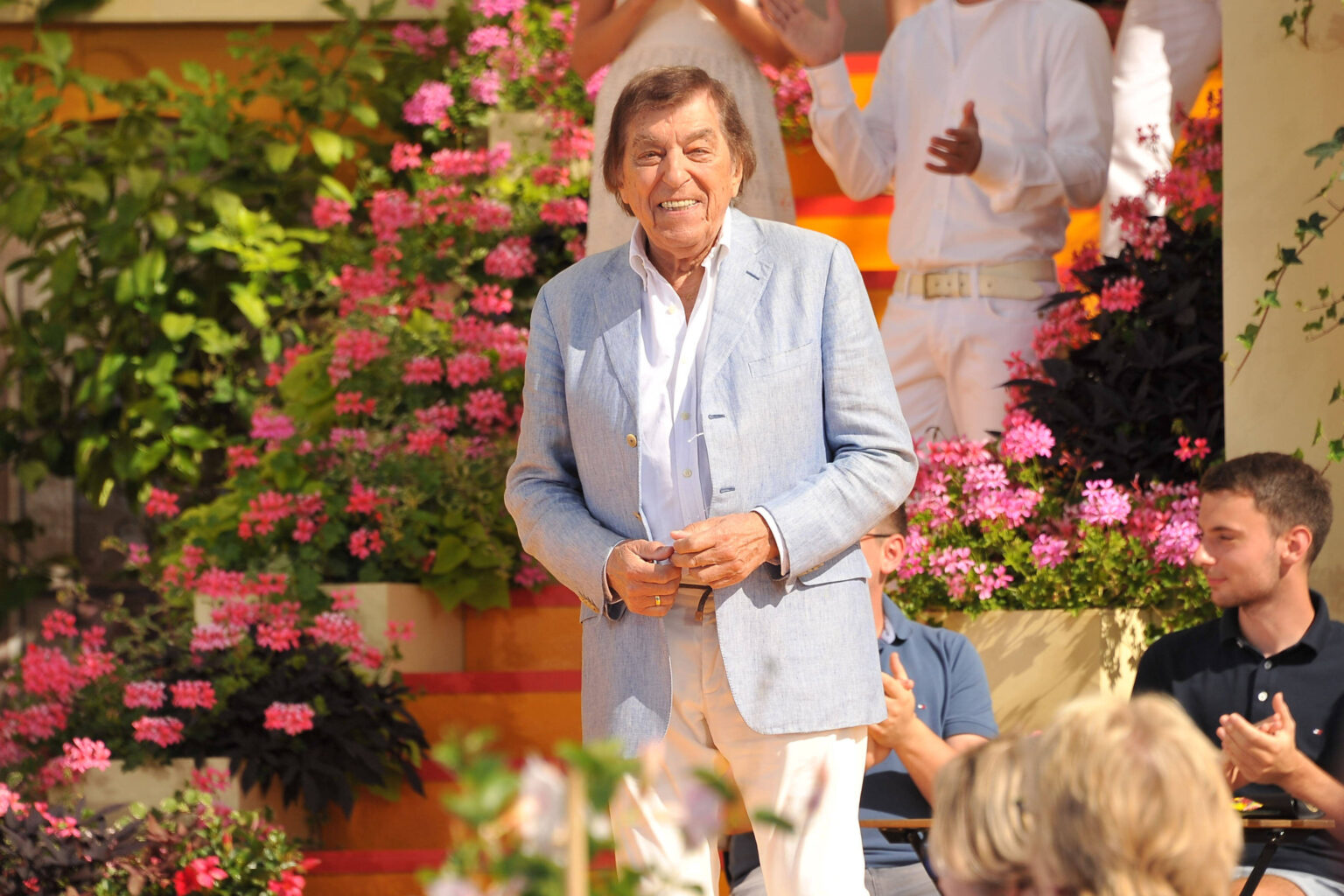 Schlagersänger Bata Illic während der ARD-Show "Immer wieder Sonntags" im Europapark Rust am 11. Juli 2021.