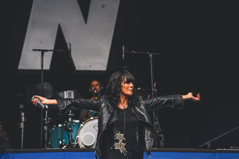 Nena live auf der Bühne beim SmukFest 2025 – die deutsche Pop-Ikone mit geschätztem Vermögen von 12–15 Millionen Euro