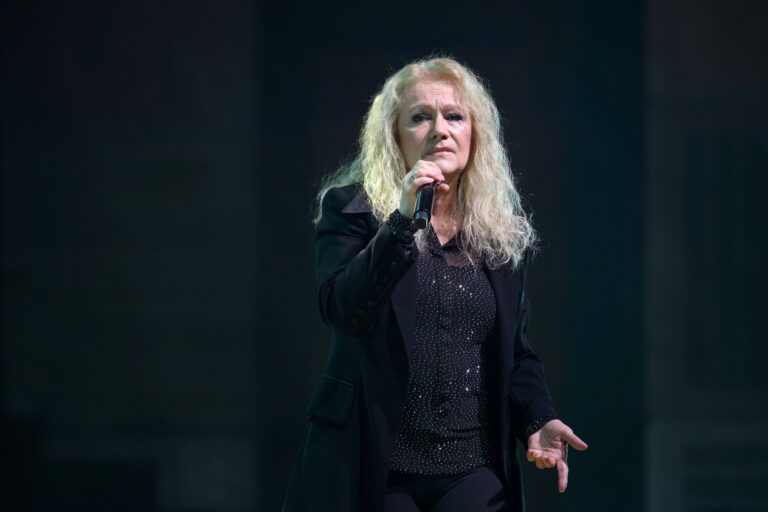 Roland Kaiser in Sorge: Bandkollegin Christiane Eiben kmpft erneut gegen  Krebs - Schlagerplanet
