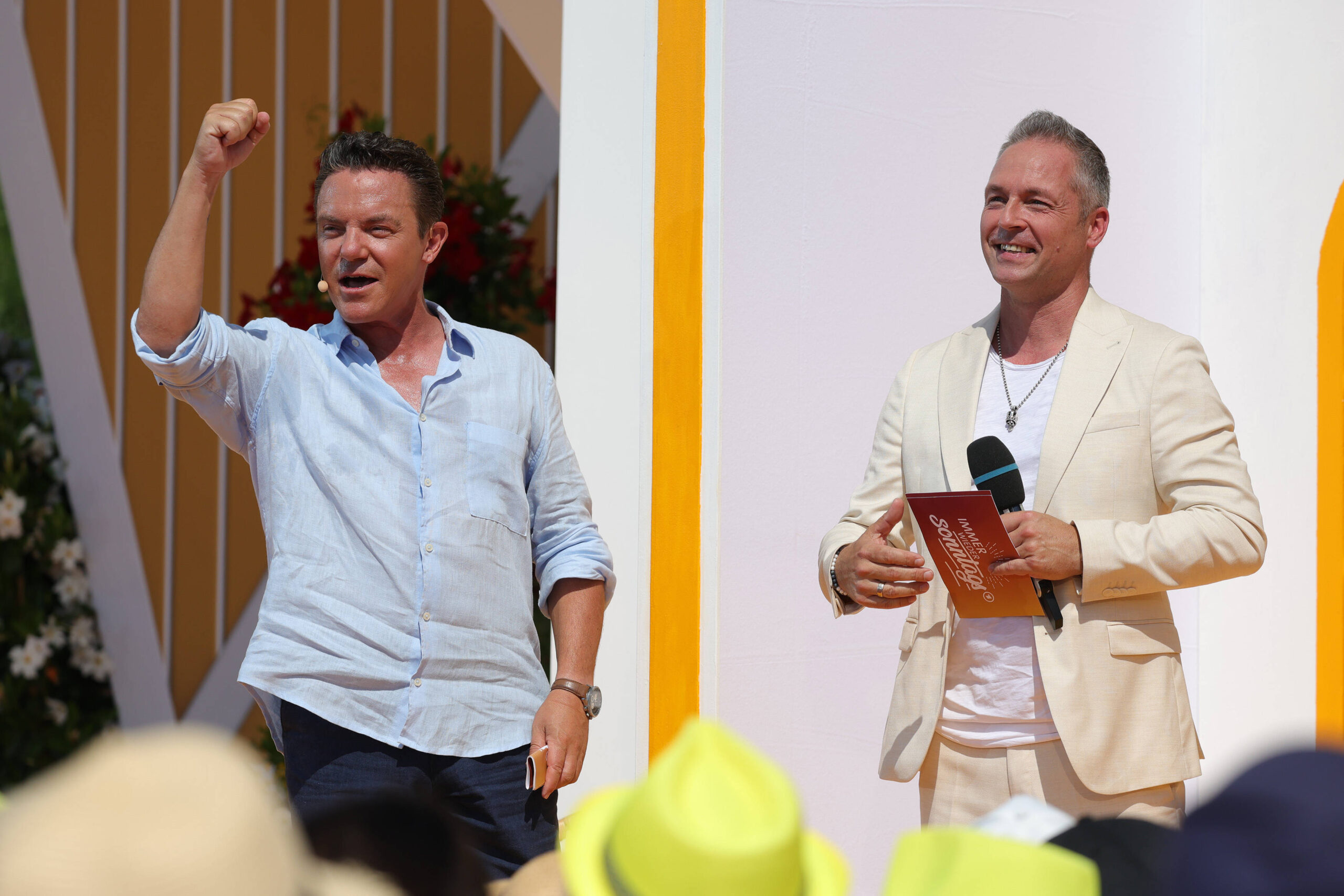 Stefan Mross und Mitch Keller bei Immer wieder sonntags im Wasserpark Rulantica Rust