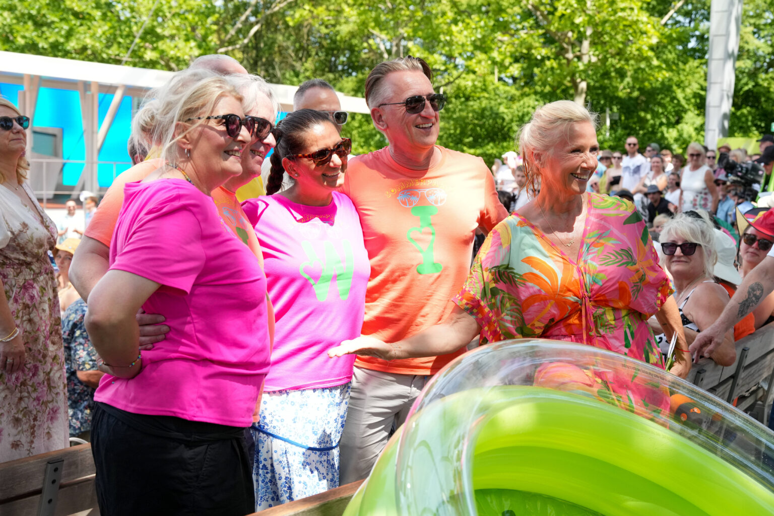 Andrea Kiewel im ZDF Fernsehgarten Sommerparty bei Rekordhitze in Mainz