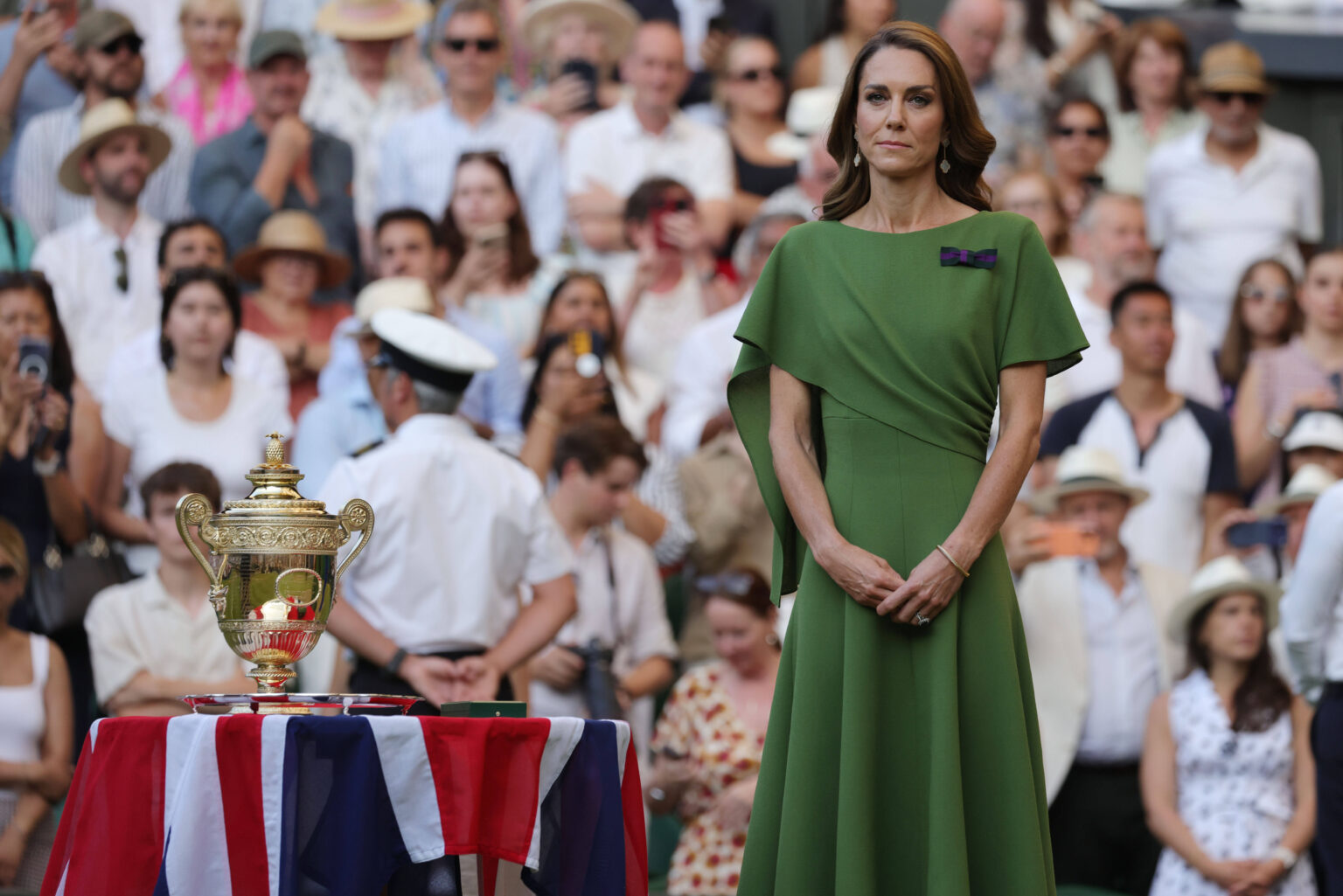 Prinzessin Kate lächelt bei einem öffentlichen Auftritt in London