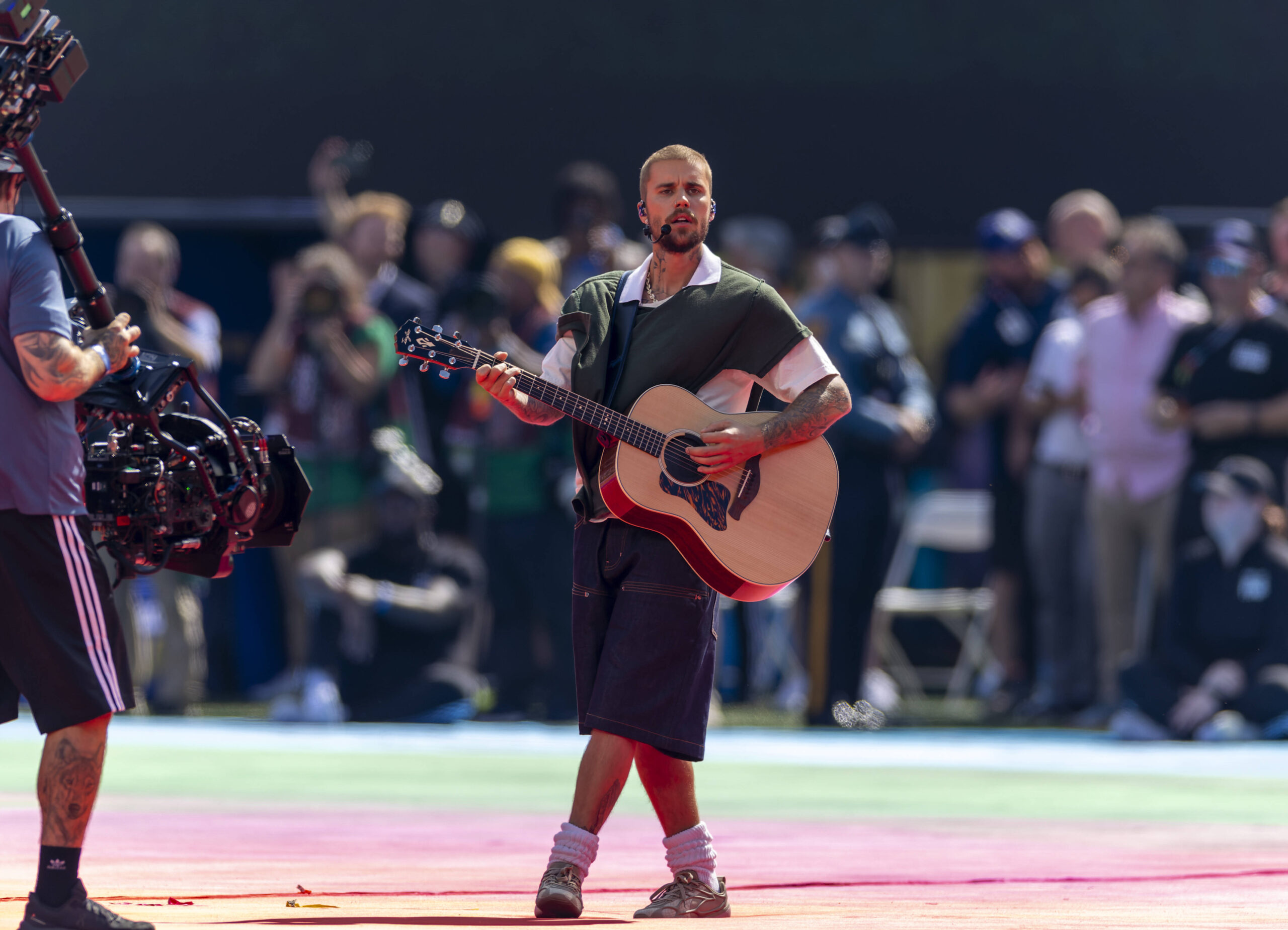 Justin Bieber spielt Gitarre bei der WM-Halbzeitshow 2026