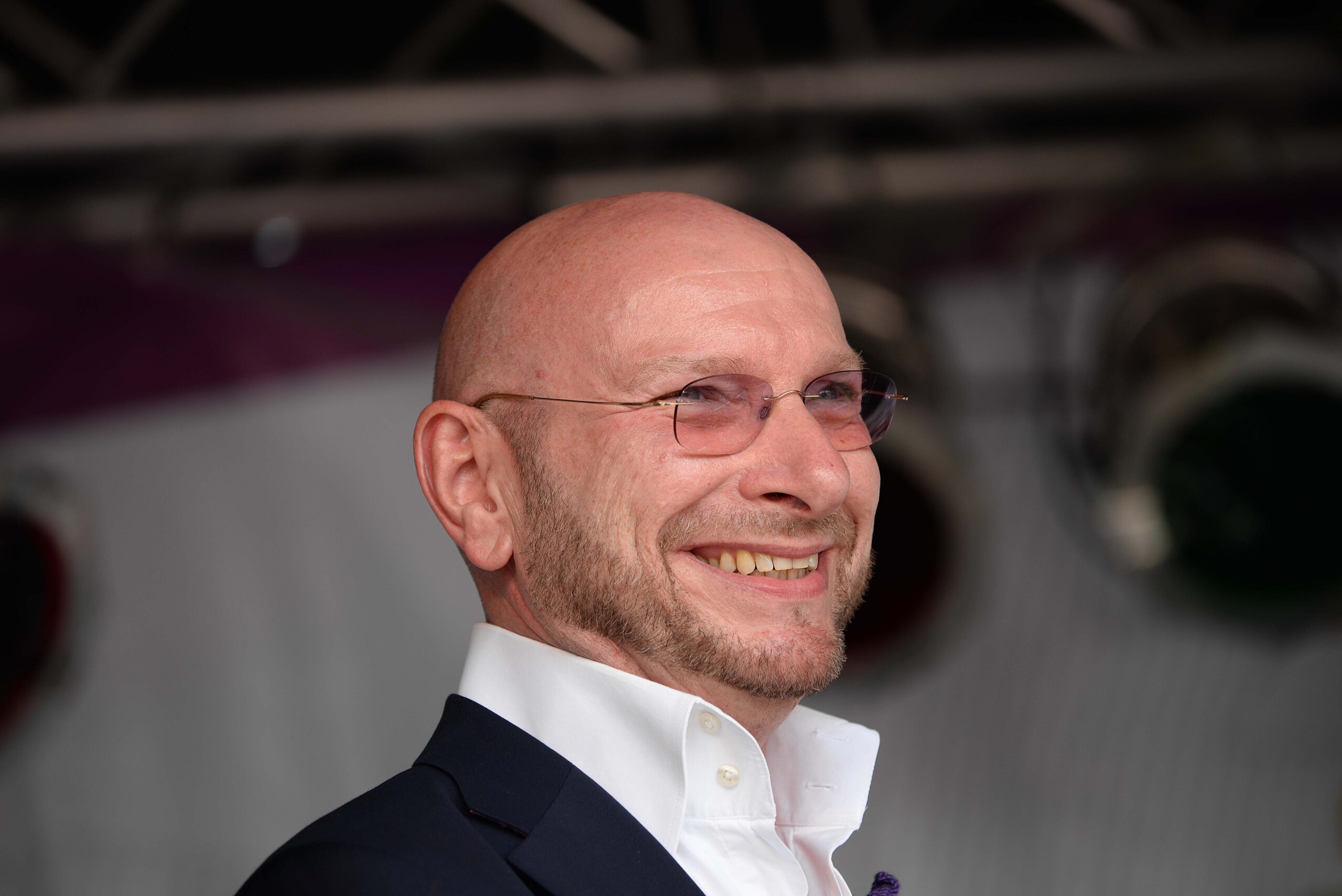 Ralph Morgenstern erhält den Akzeptanzpreis beim Christopher Street Day 2014