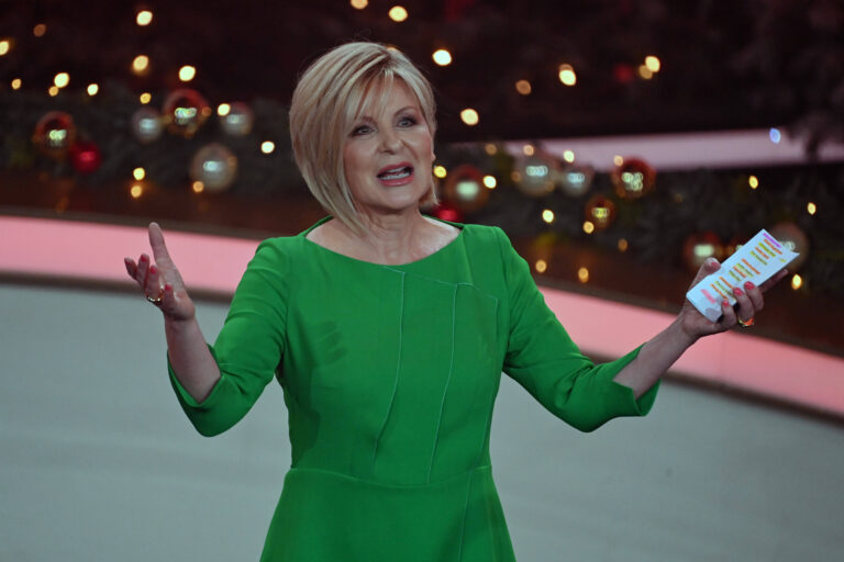 Carmen Nebel bei der ZDF-Benefizgala Die schönsten Weihnachts-Hits 2023