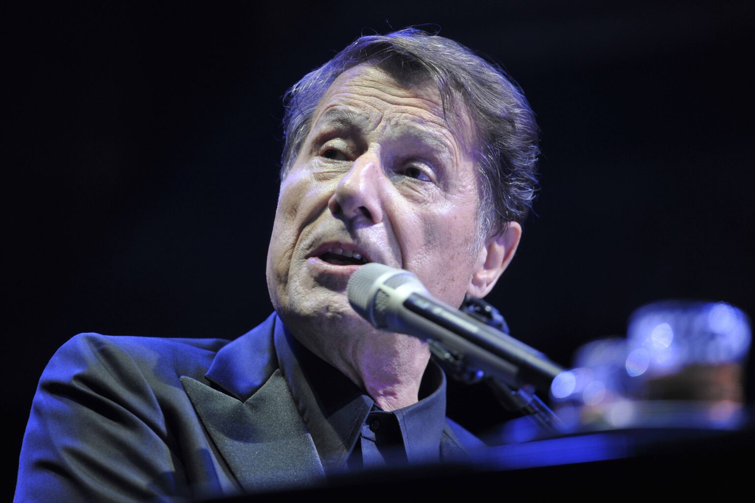 Udo Jürgens singt bei einem Konzert in Dresden