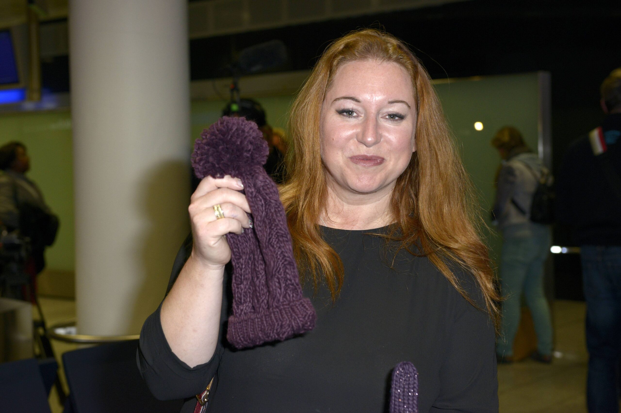 Rebecca Siemoneit-Barum bei der Rückkehr aus dem Dschungelcamp am Flughafen Frankfurt