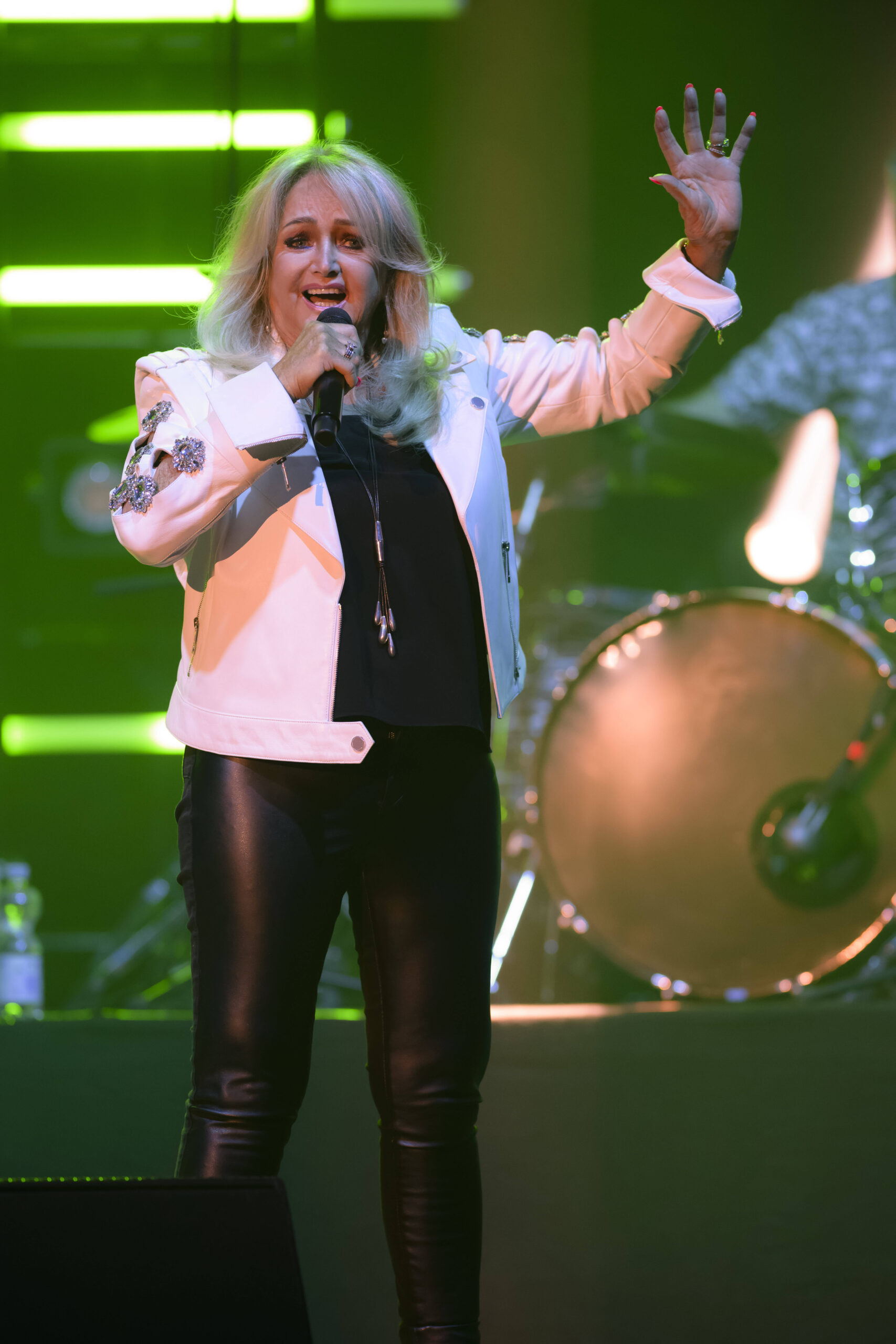 Bonnie Tyler live auf der Bühne im Circus Krone in München