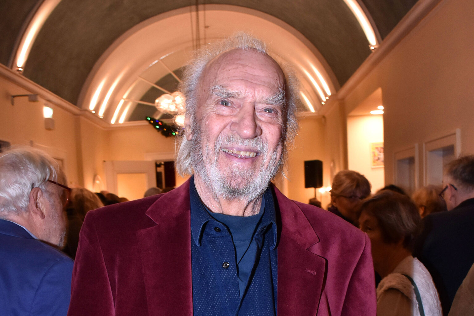 Schauspieler Achim Wolff bei einer Theaterpremiere in Berlin