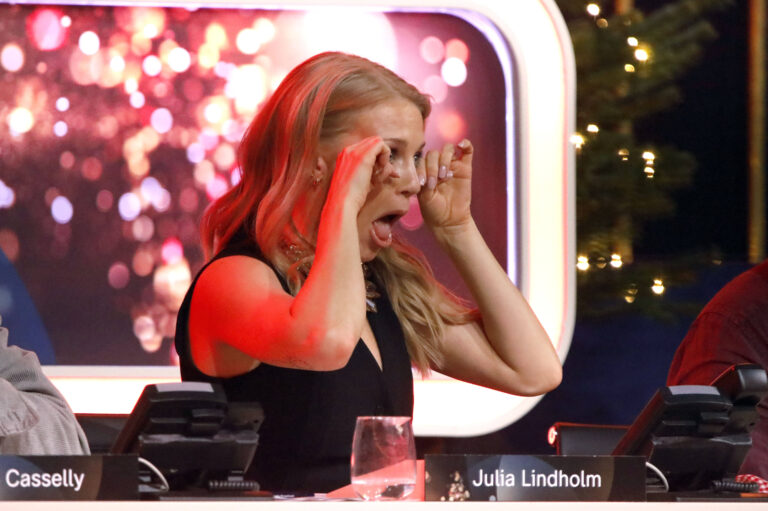Julia Lindholm bei einem TV-Auftritt
