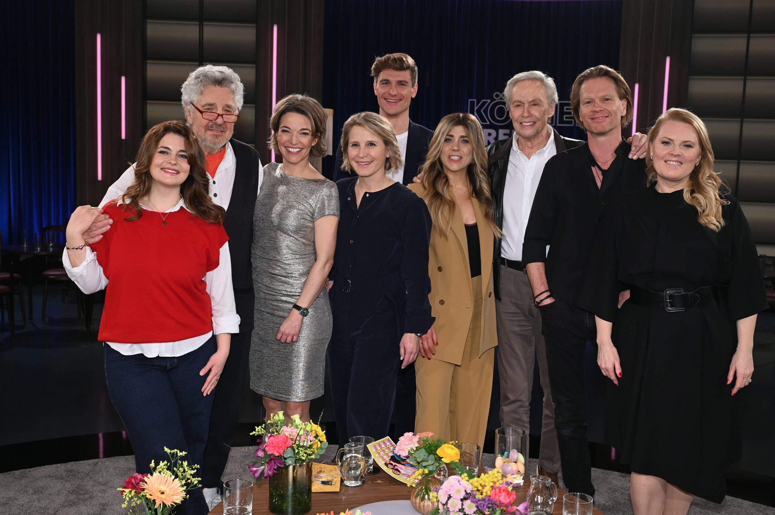 Michael Schanze mit weiteren Prominenten bei der WDR Talkshow Kölner Treff