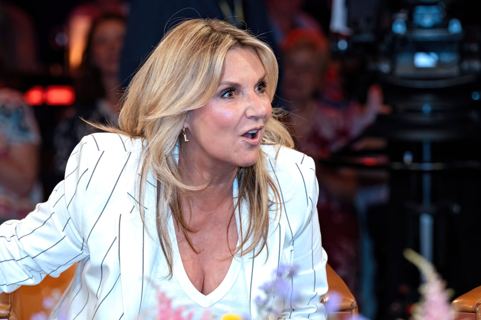 Kim Fisher moderiert die MDR-Talkshow Riverboat
