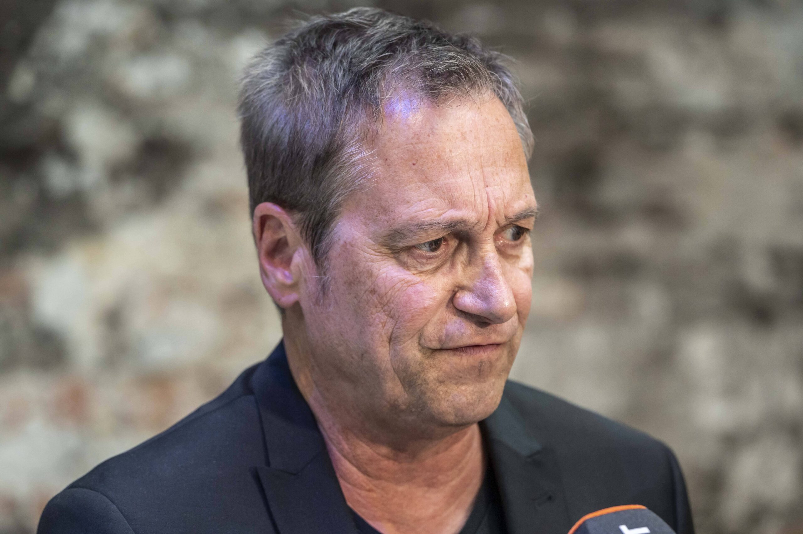 Dieter Nuhr im Porträt bei einer Preisverleihung in Berlin