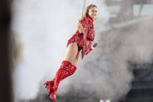 Helene Fischer singt bei einem Konzert ihrer 360-Grad-Stadion-Tour