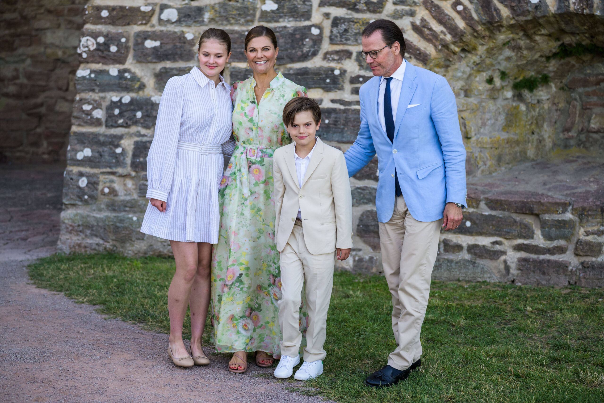 Prinzessin Estelle, Kronprinzessin Victoria, Prinz Oscar und Prinz Daniel bei der Victoriapreis-Verleihung in Borgholm