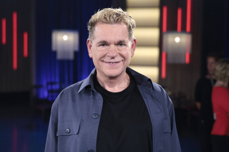 Peter Plate lächelt in die Kamera bei der WDR-Talkshow Kölner Treff im Juli 2026
