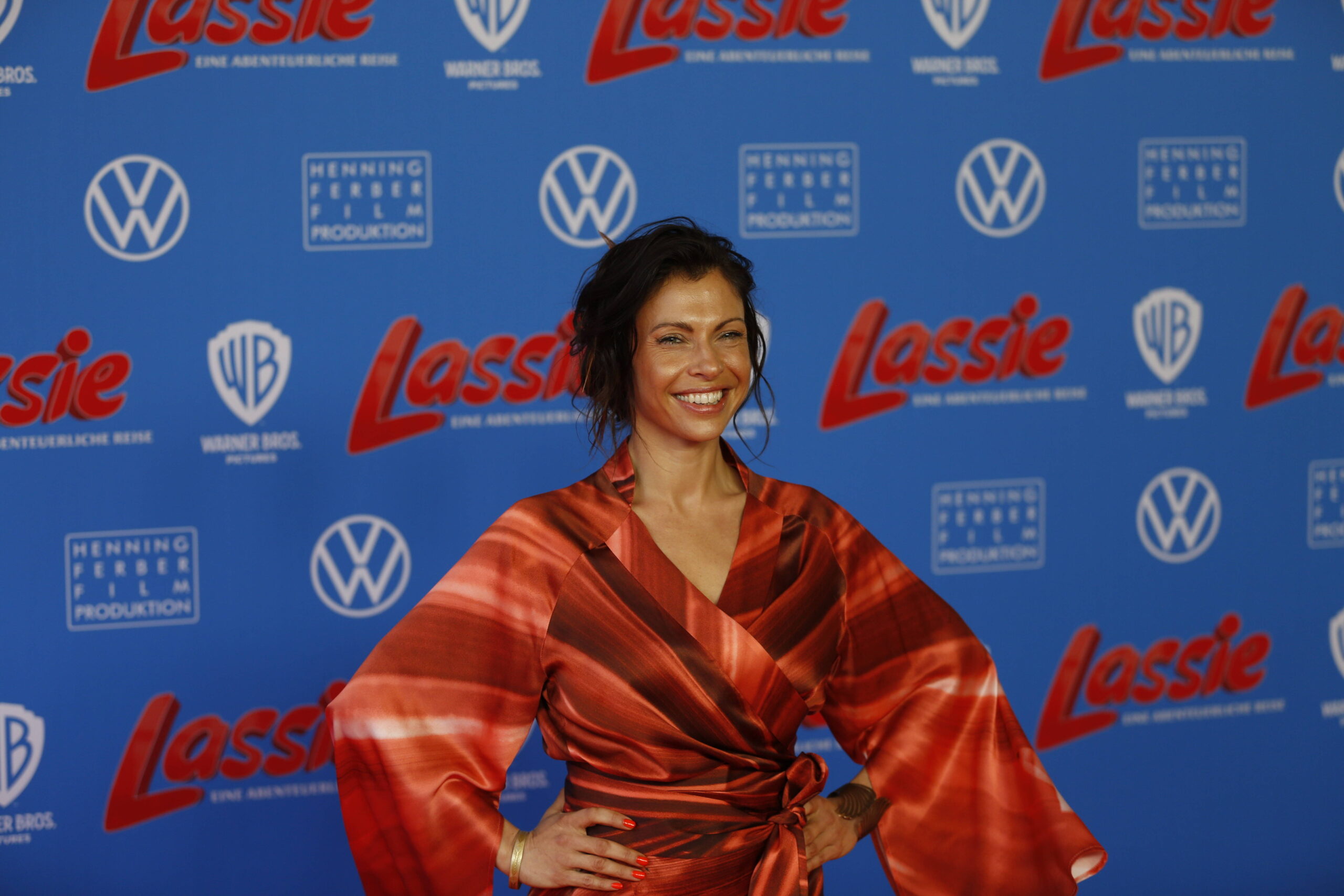 Schauspielerin Jana Pallaske auf einem roten Teppich in Berlin