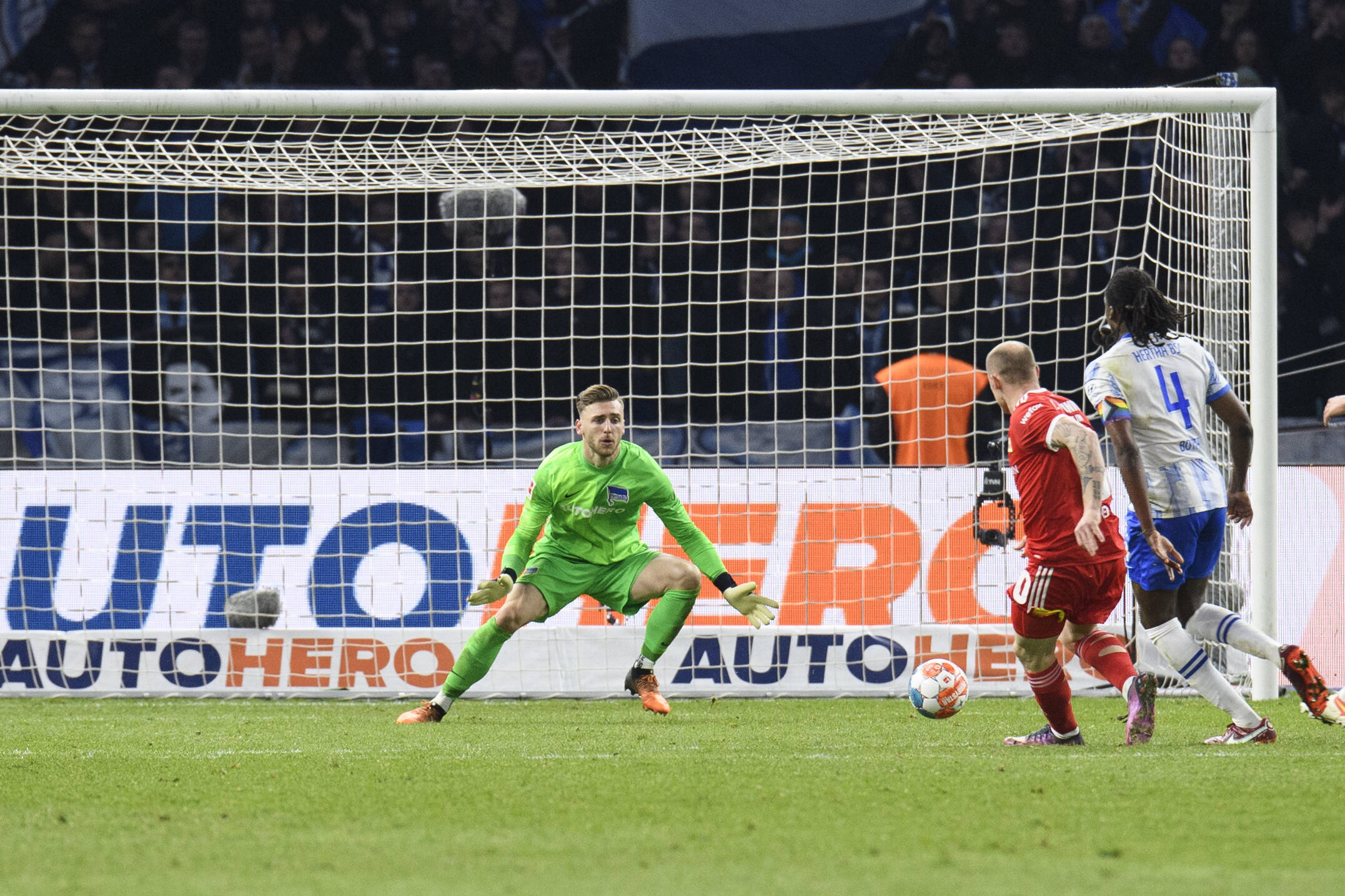 Max Kruse im Trikot von Union Berlin am Ball