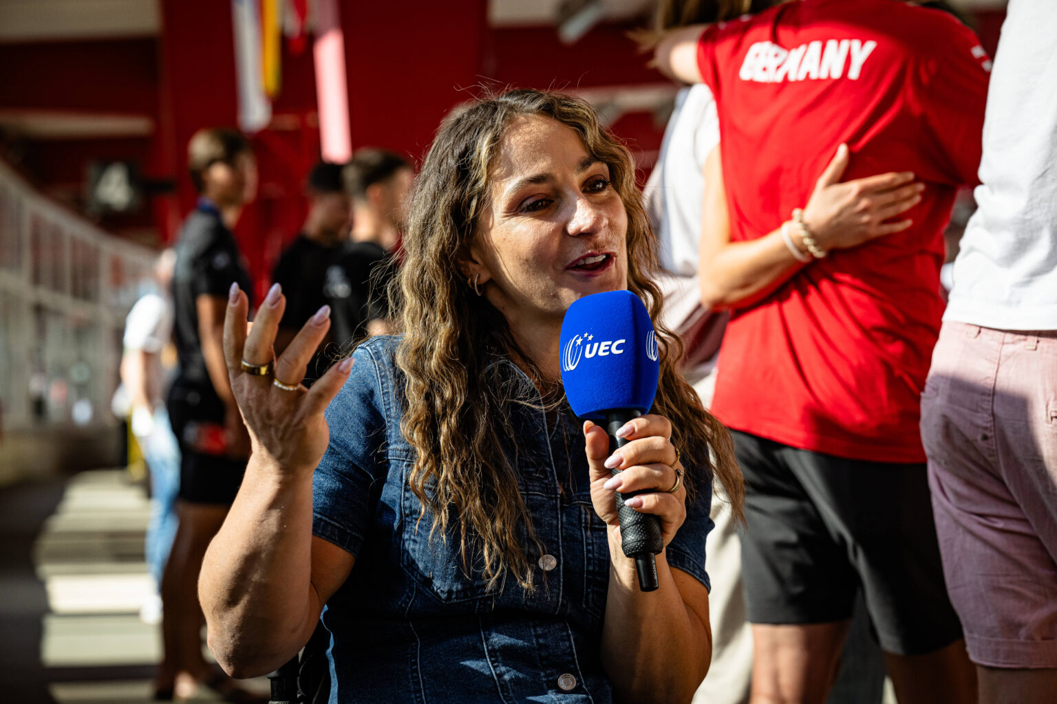 Kristina Vogel im Rollstuhl bei einer Bahnradveranstaltung in Cottbus