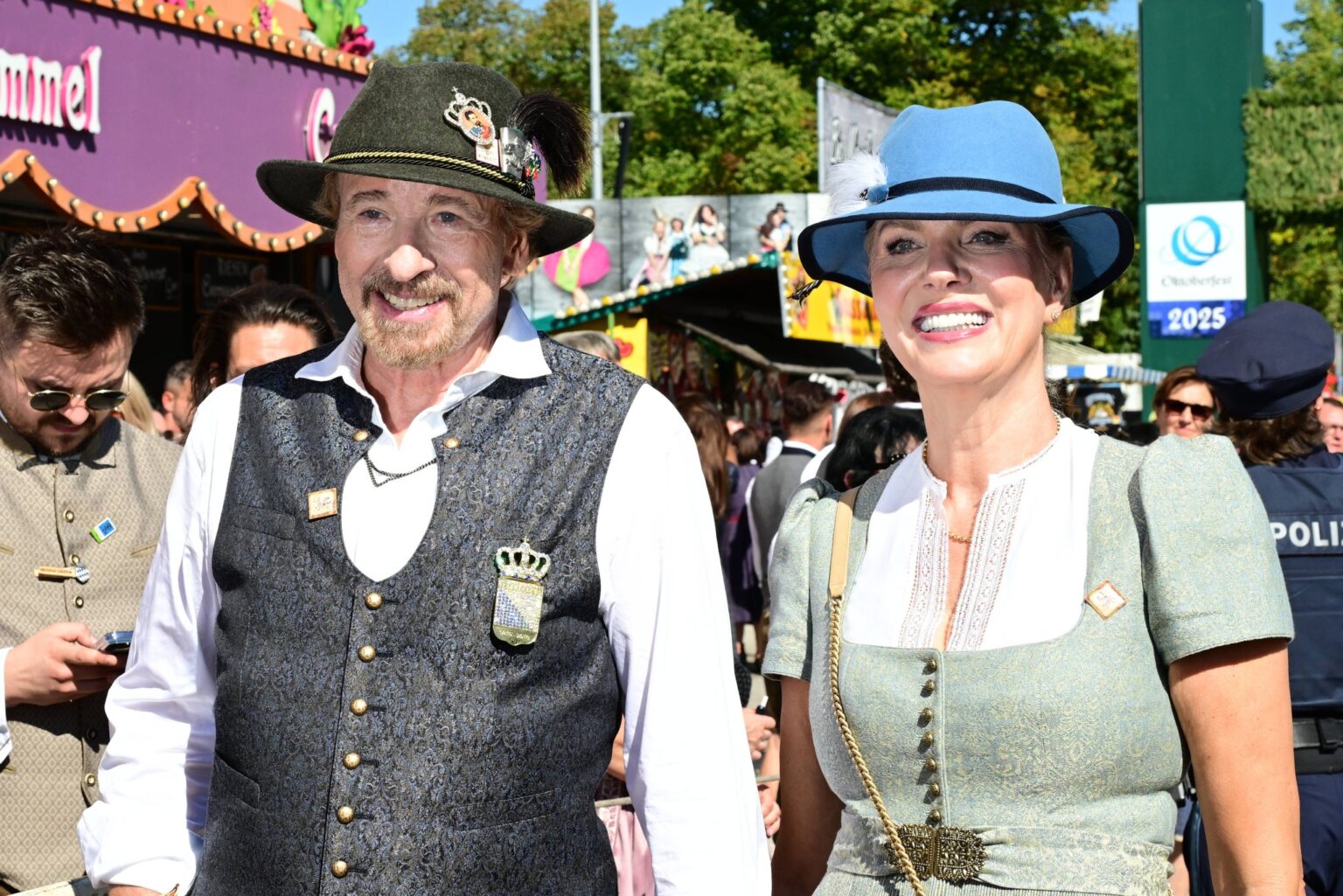 Thomas Gottschalk mit Karina Mroß beim Wiesn-Einzug in München